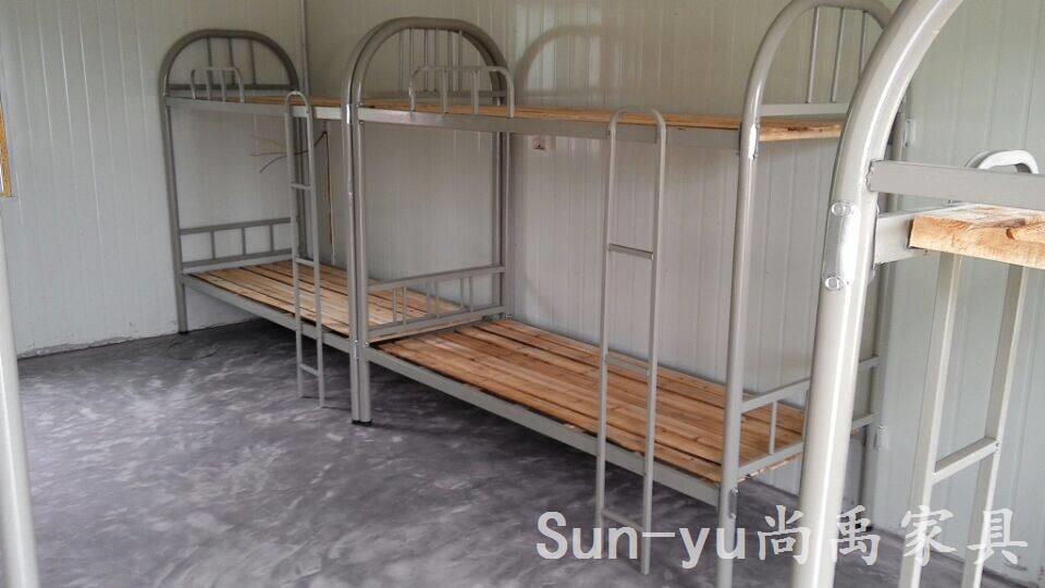 这是传统宿舍床